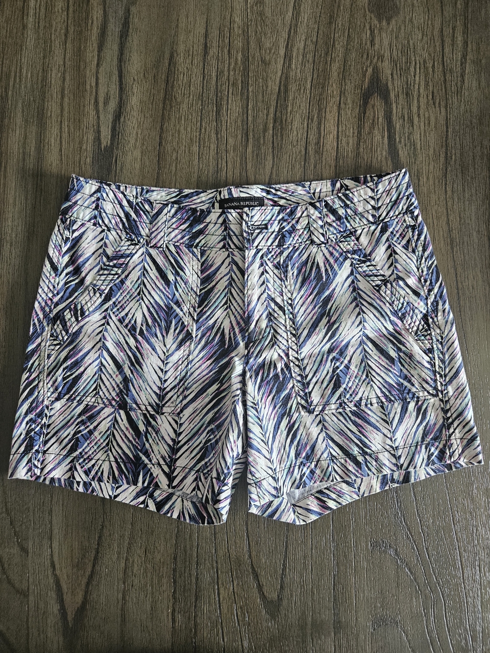 ** 3 for $20** Banana Republic Palm-Print Women’s Shorts - White & Blue